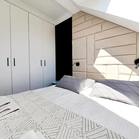 Apartament 公寓 *